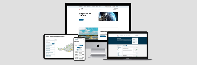 Ein Computer, ein Tablet und ein Smartphone zeigen jeweils Webseiten mit Informationen zu Technologie und Natur.